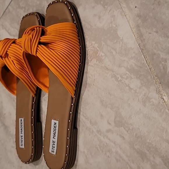 Steve Madden Willow Orange Sandals - Picture 2 of 4